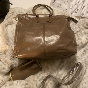 NWOT Hobo Sheila w Strap & Matching Wallet